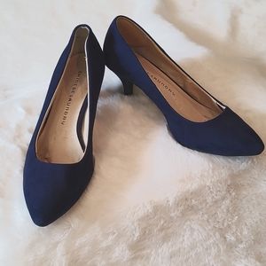 Chinese Laundry cobalt blue faux suede size 8